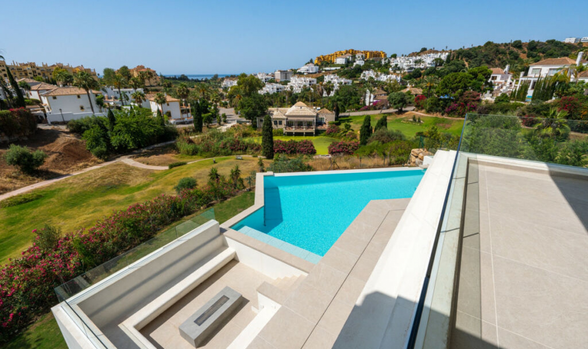 Resale - House -
Estepona