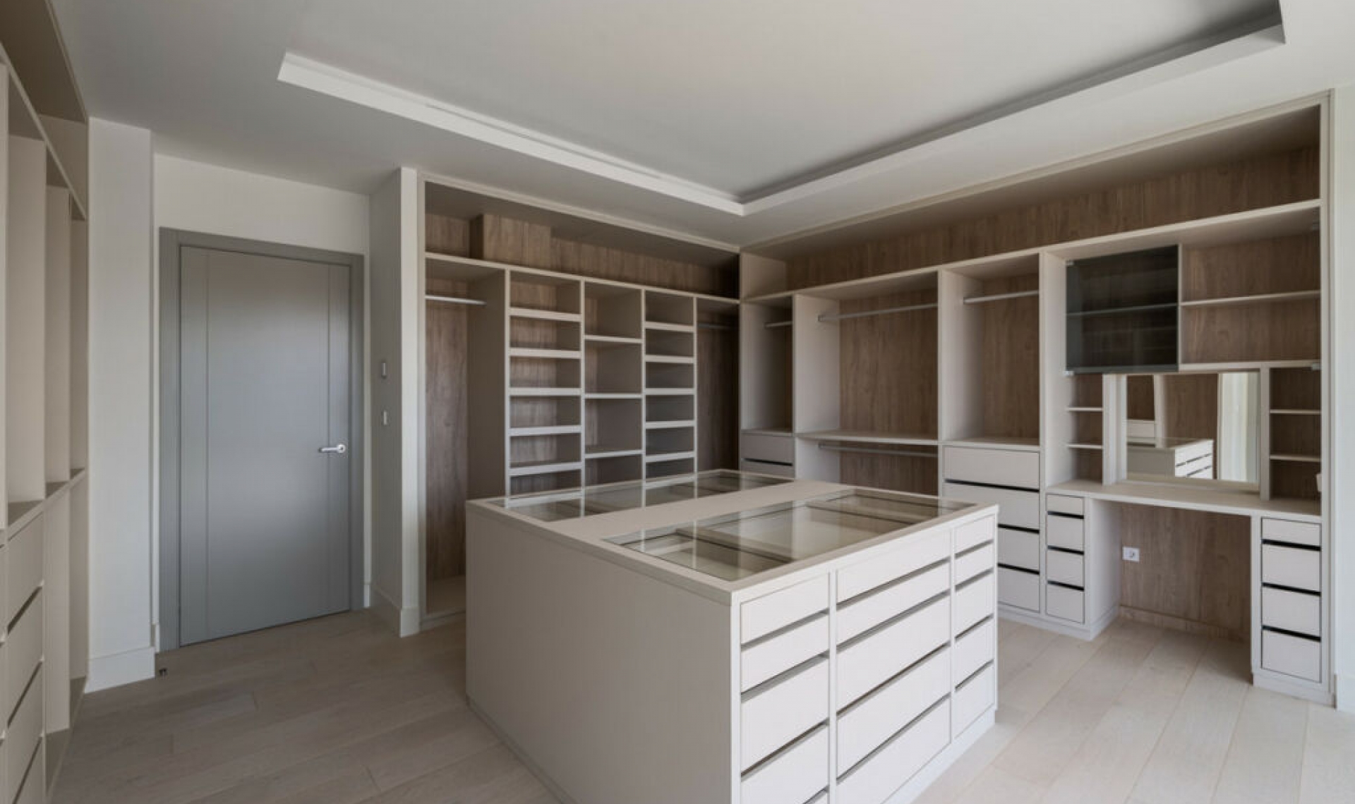 Resale - House -
Estepona