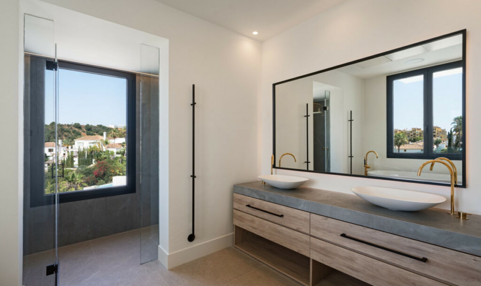Resale - House -
Estepona