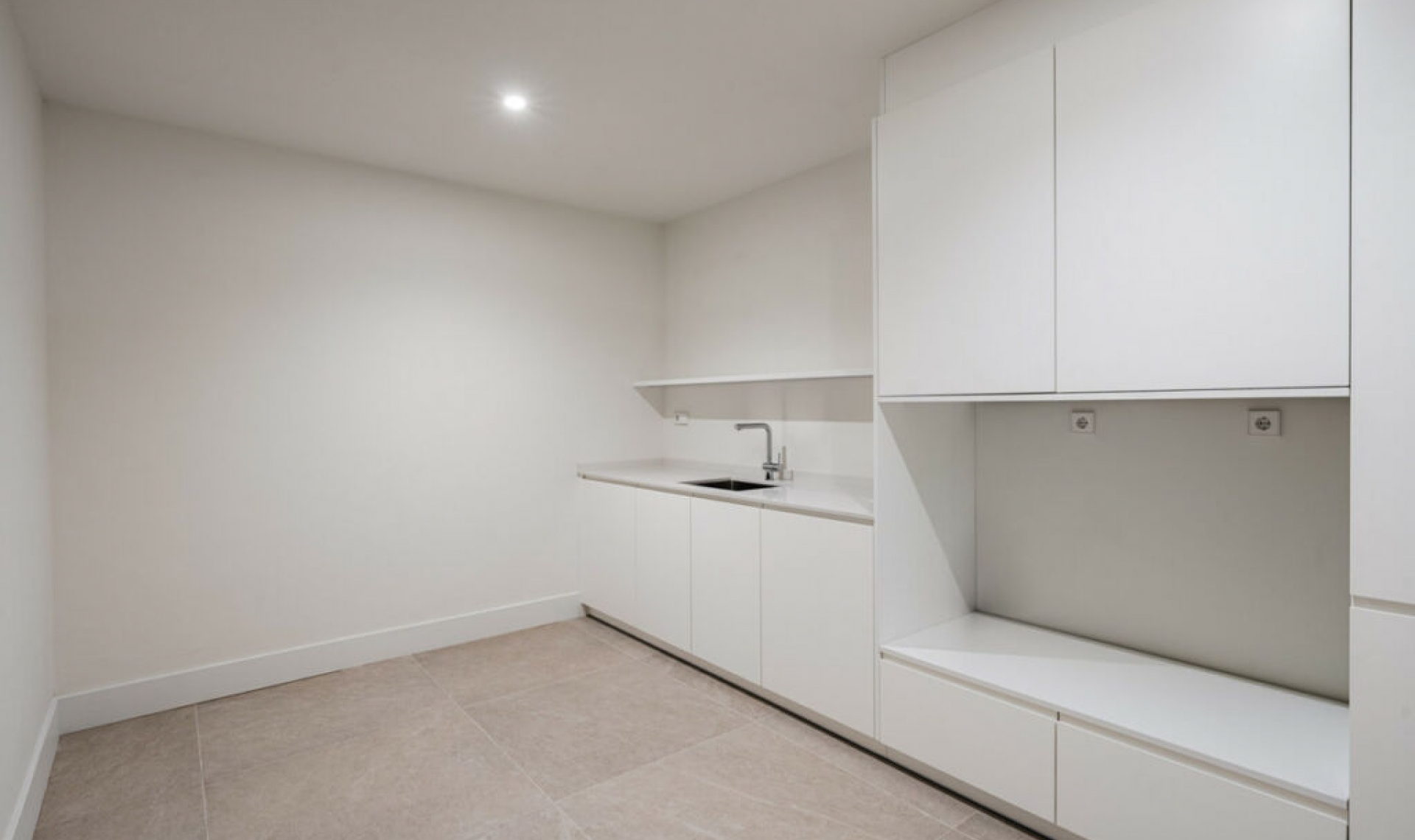 Resale - House -
Estepona