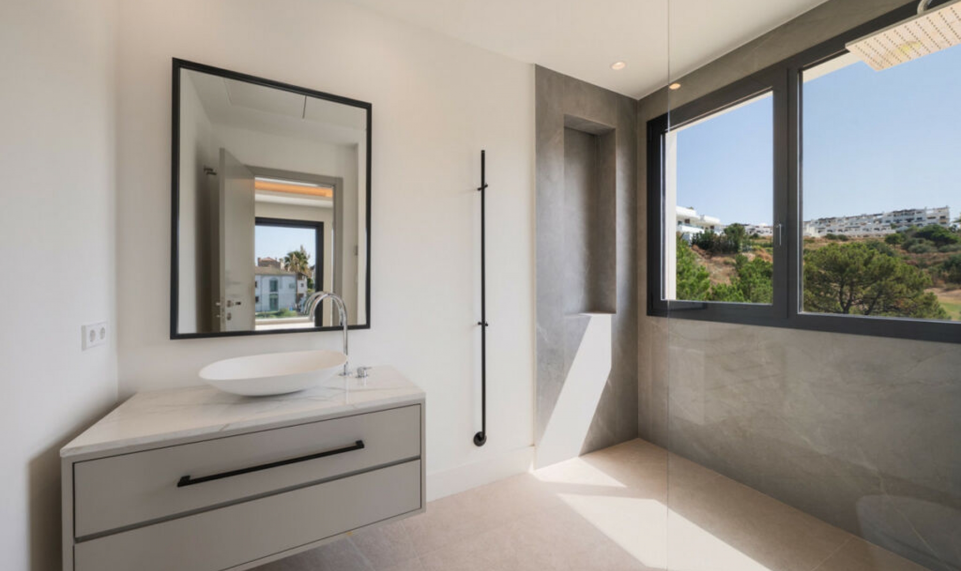 Resale - House -
Estepona