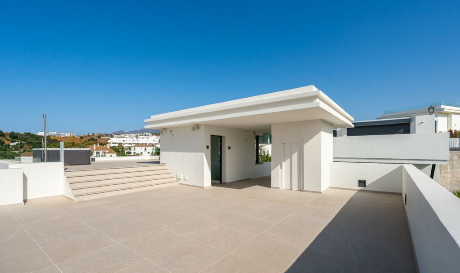 Resale - House -
Estepona