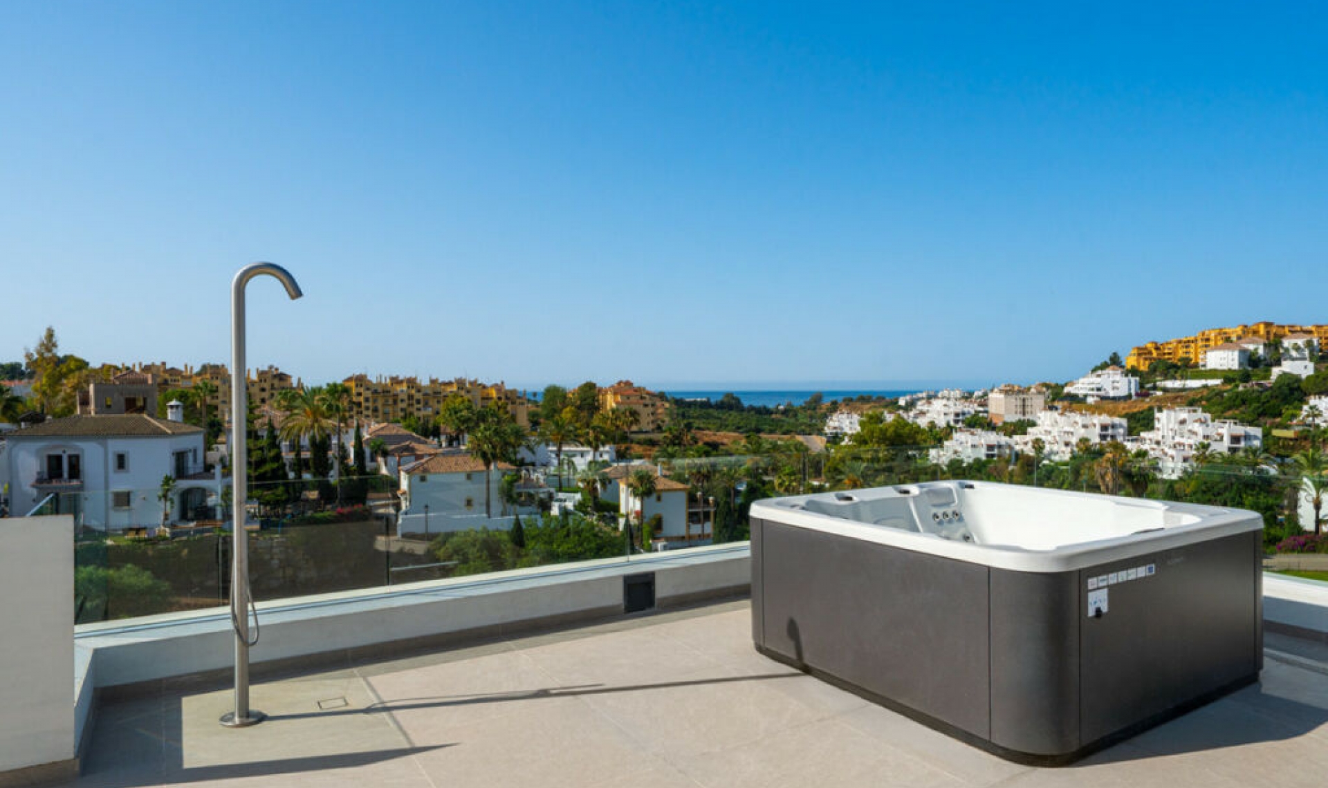 Resale - House -
Estepona