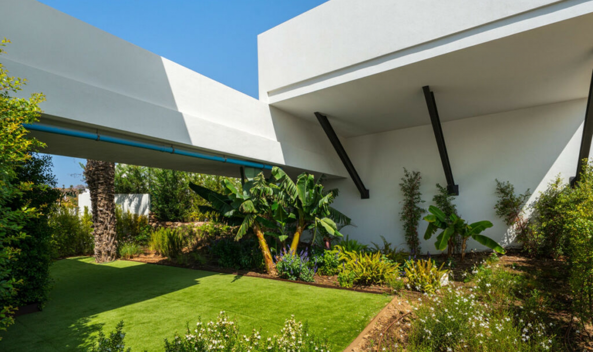 Resale - House -
Estepona
