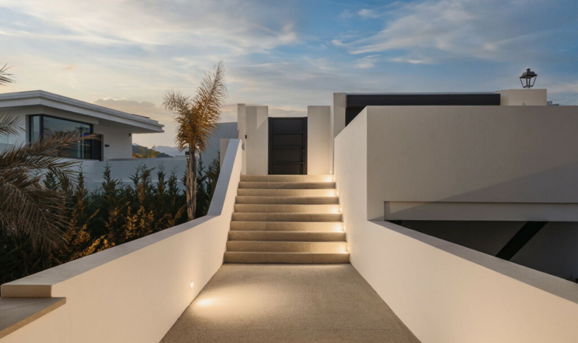 Resale - House -
Estepona