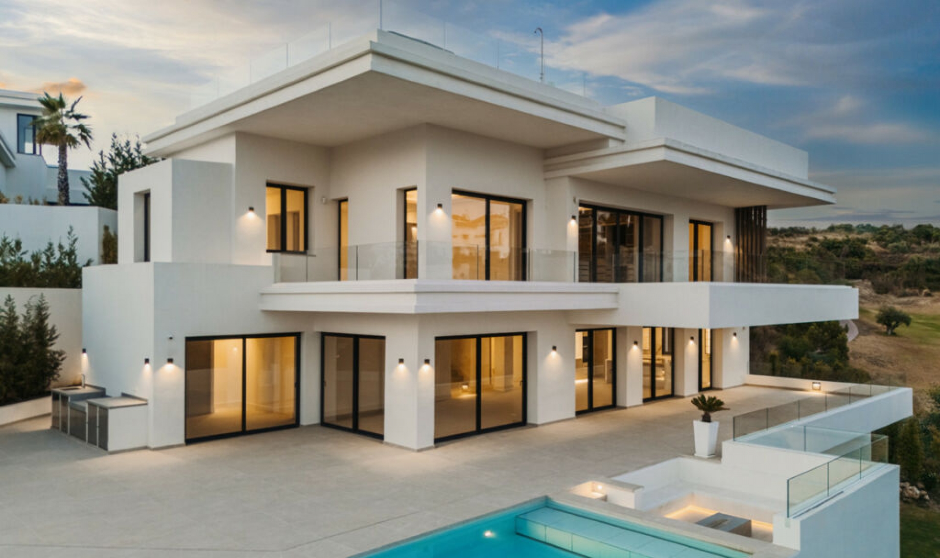 Resale - House -
Estepona