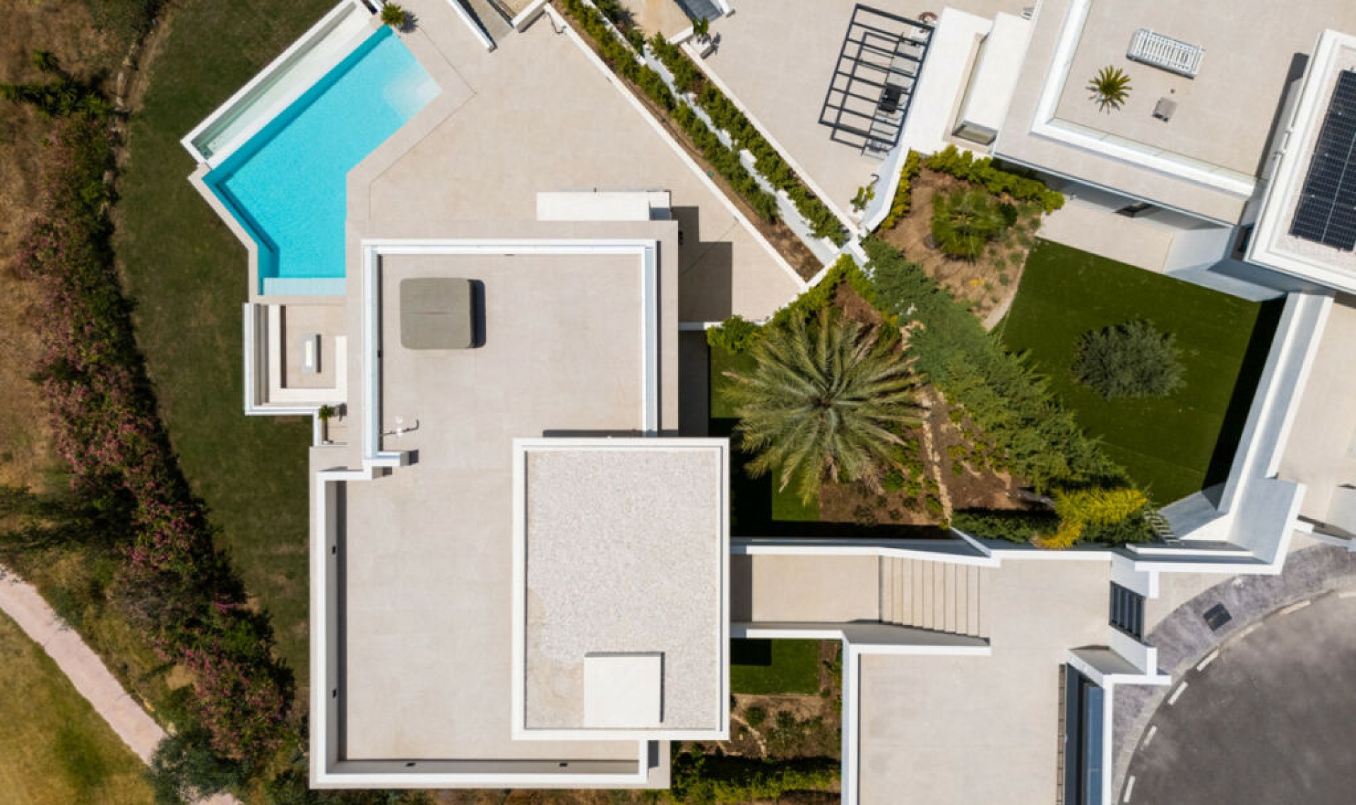 Resale - House -
Estepona