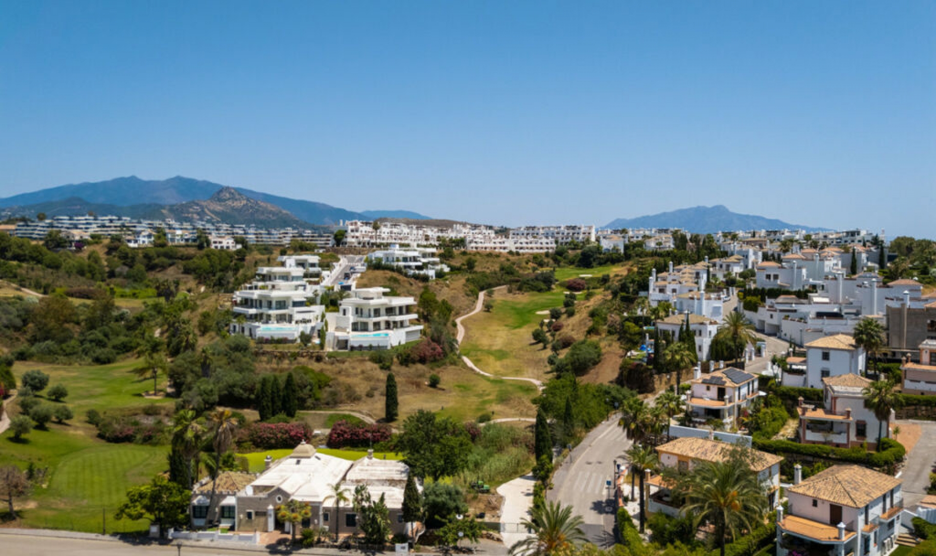 Resale - House -
Estepona