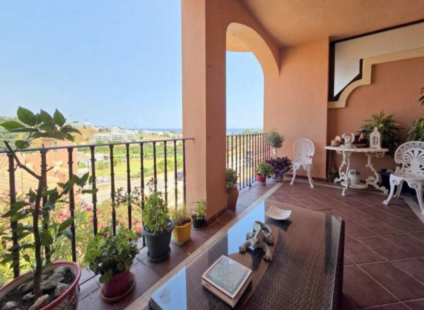 Resale - House -
Estepona