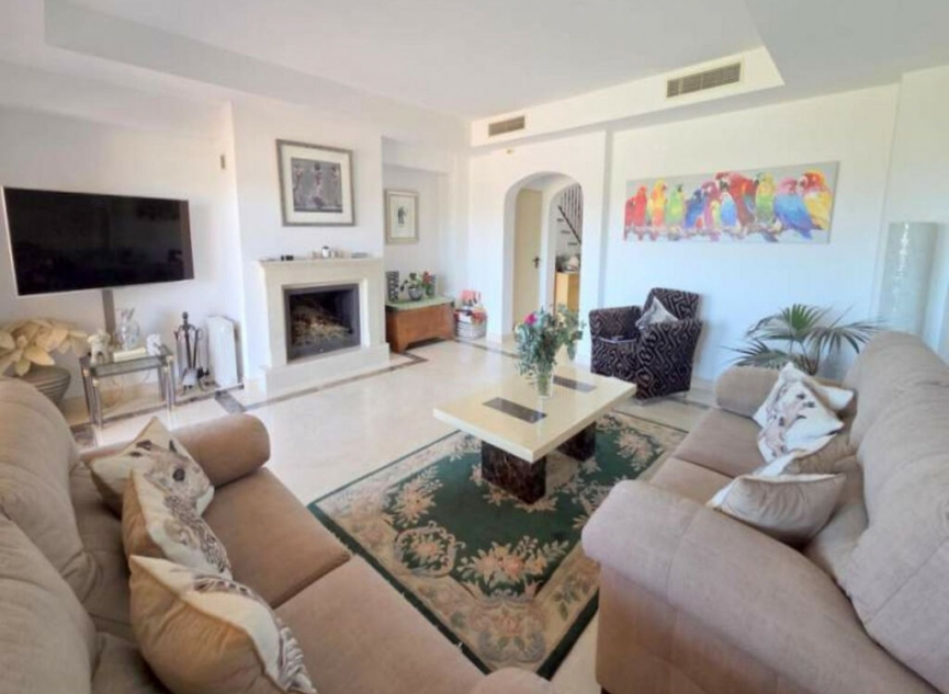 Resale - House -
Estepona