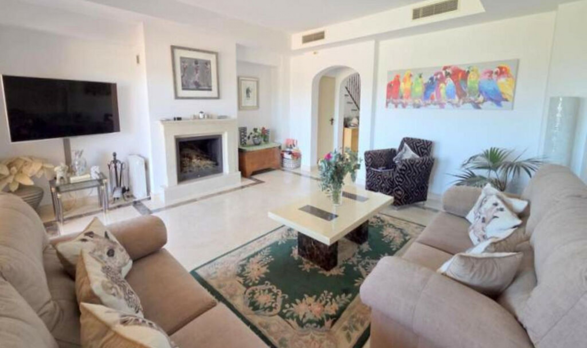 Resale - House -
Estepona