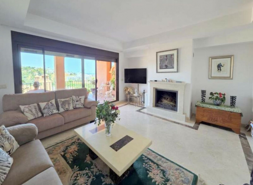 Resale - House -
Estepona