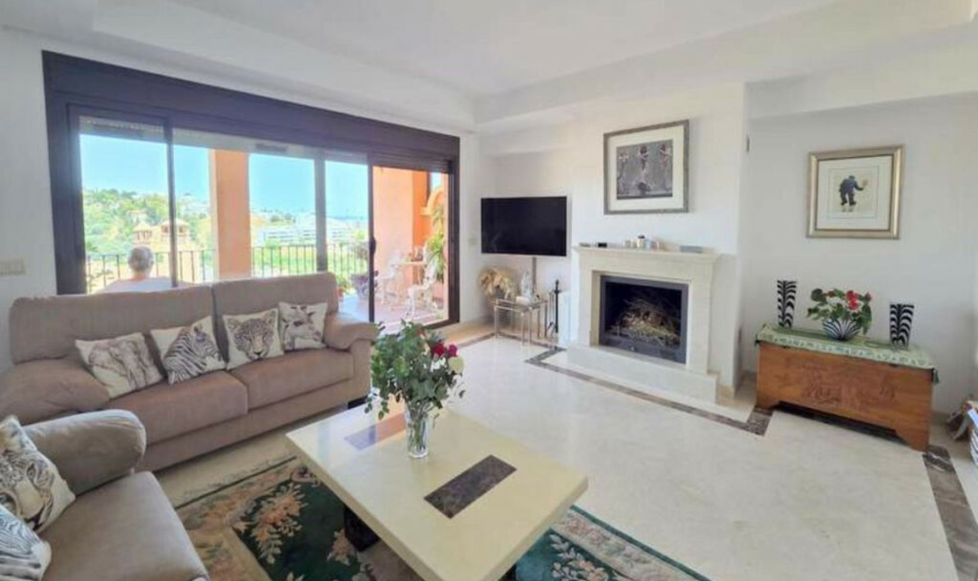 Resale - House -
Estepona