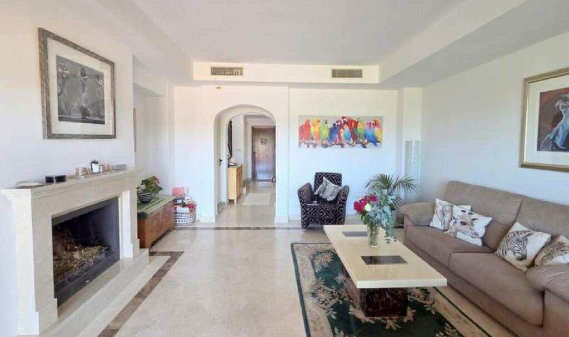 Resale - House -
Estepona