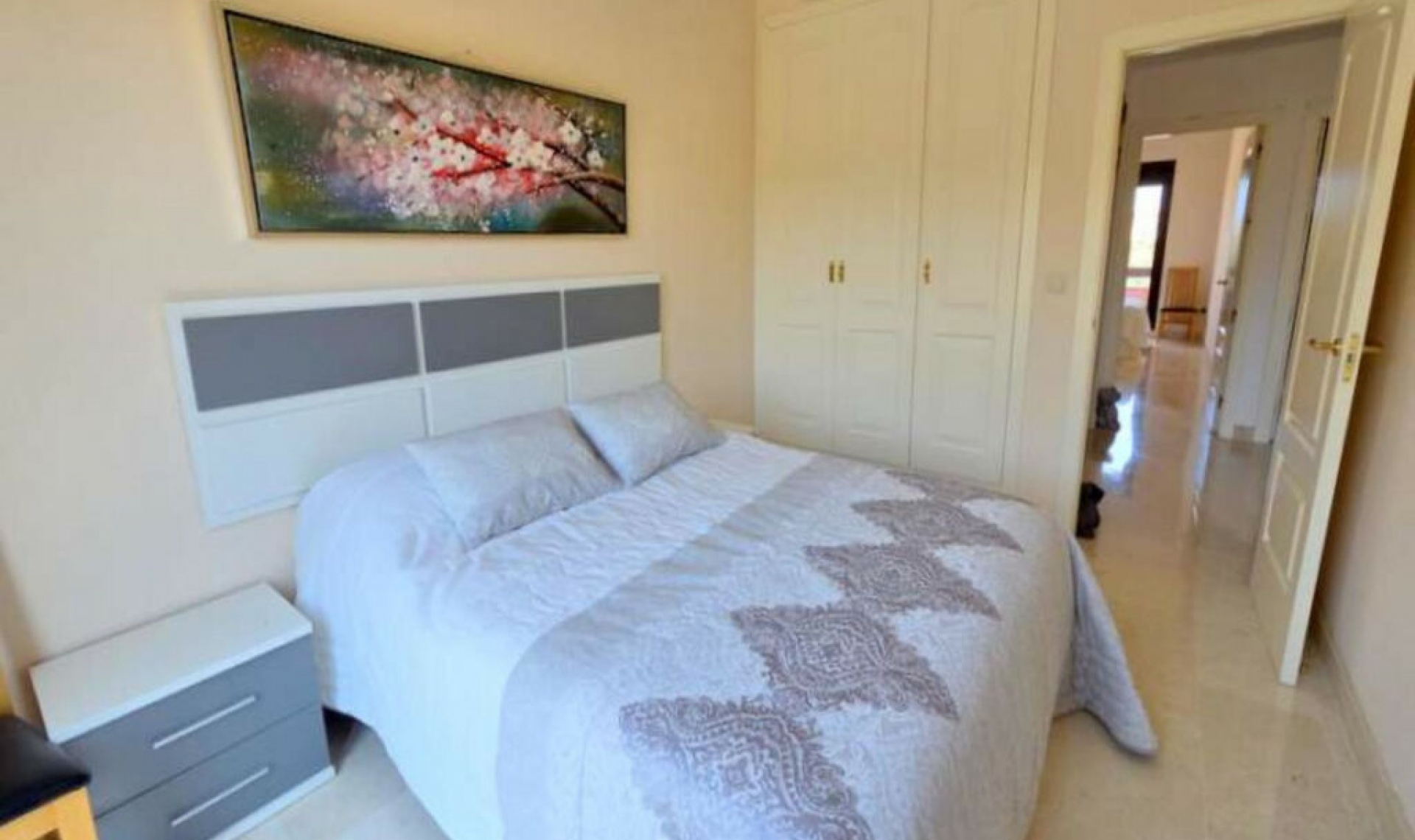 Resale - House -
Estepona