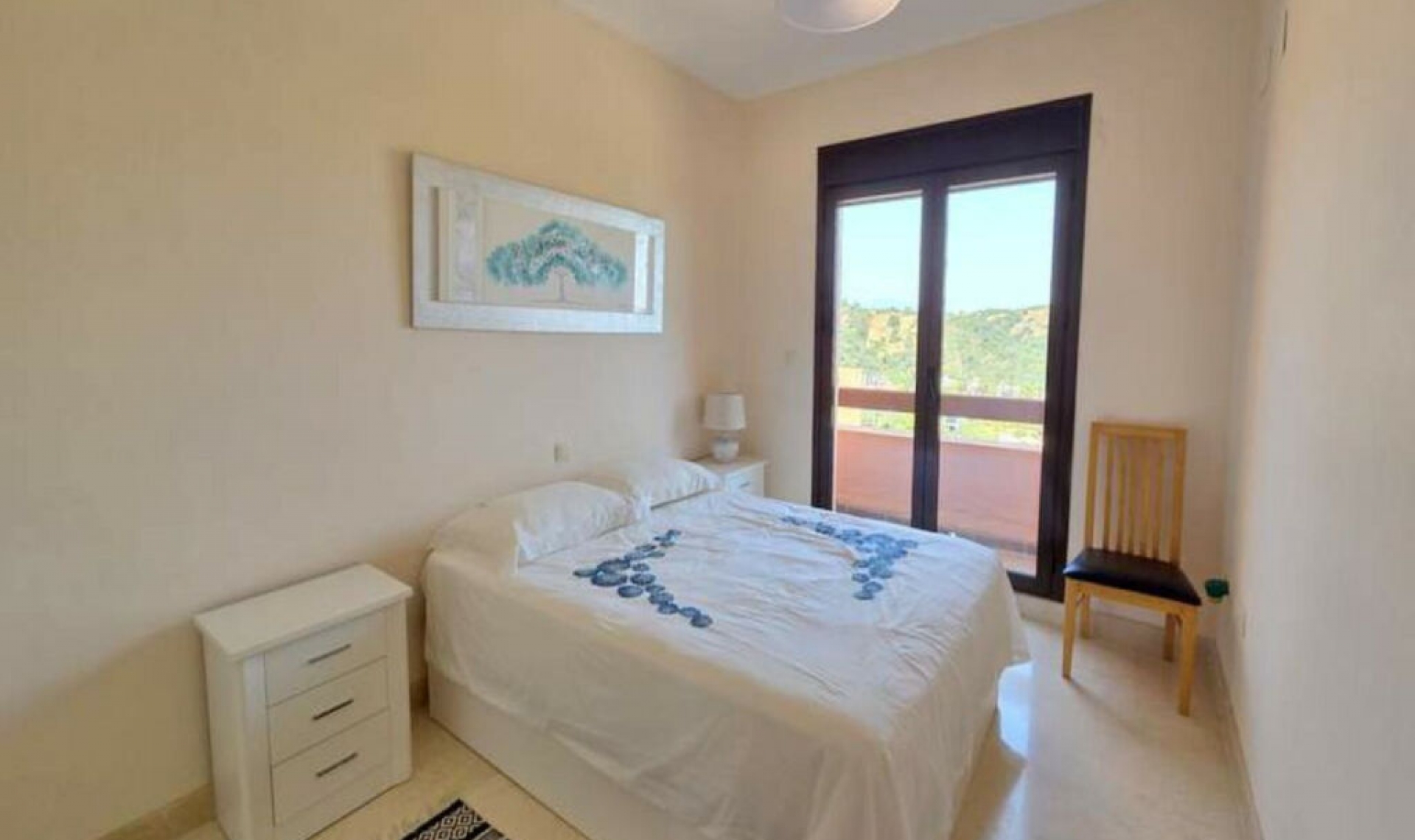 Resale - House -
Estepona