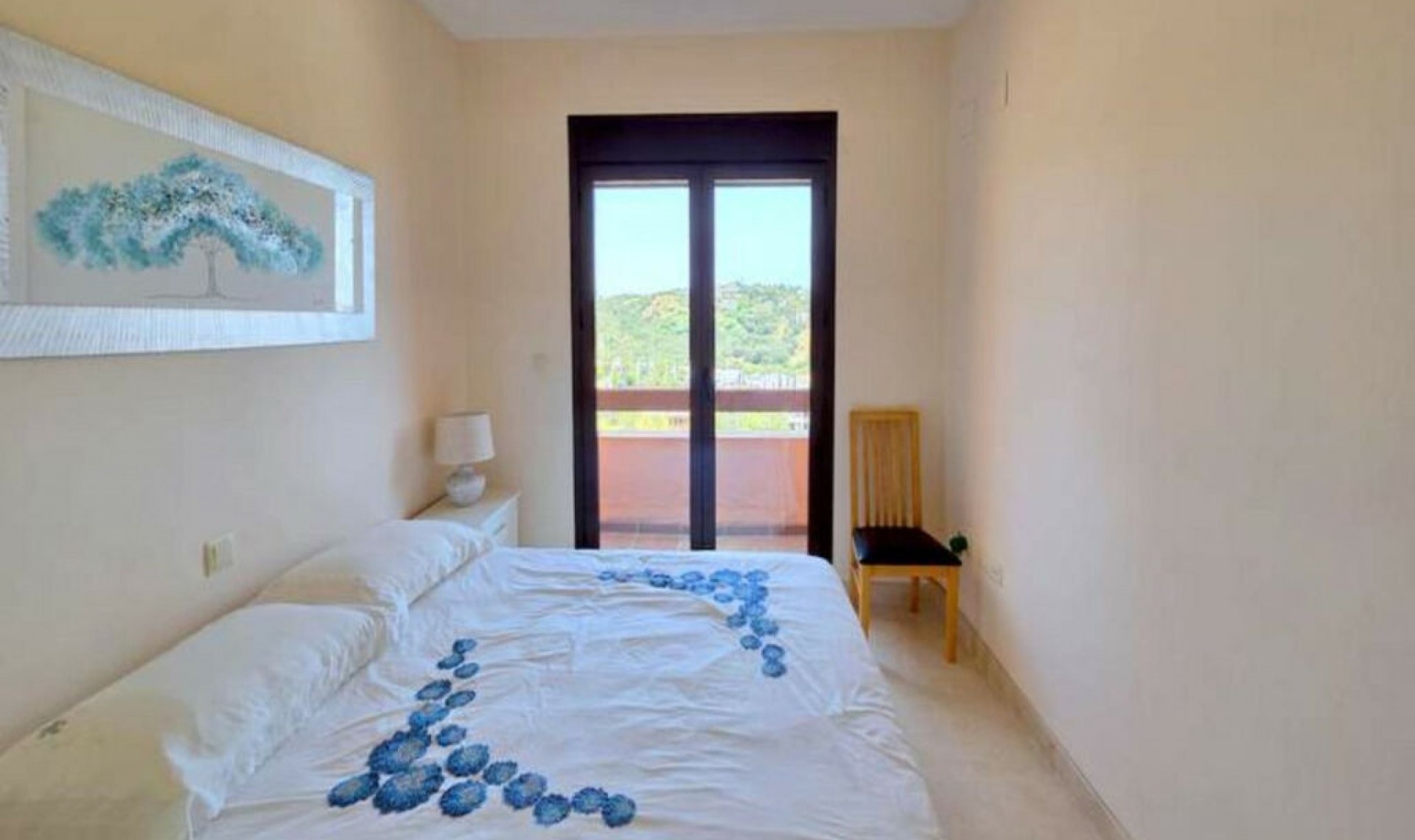 Resale - House -
Estepona