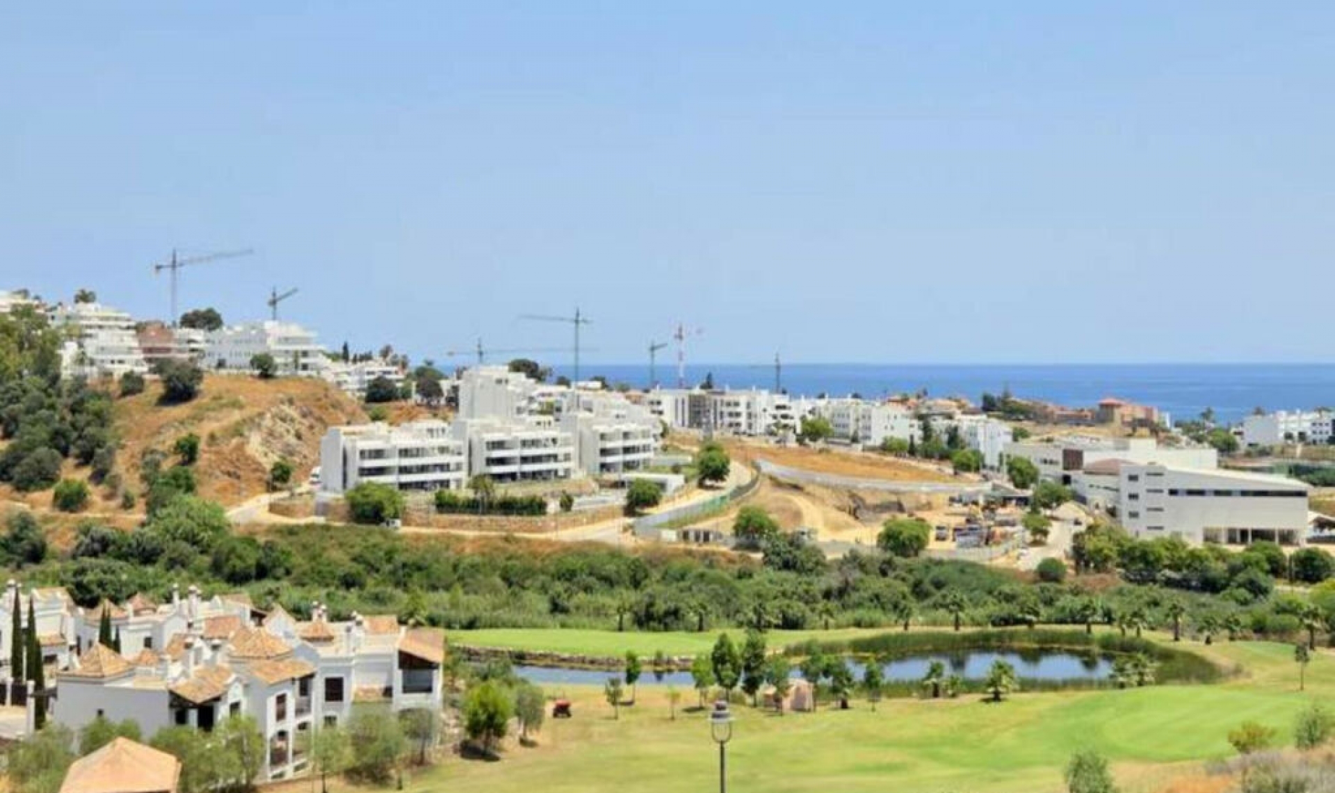 Resale - House -
Estepona