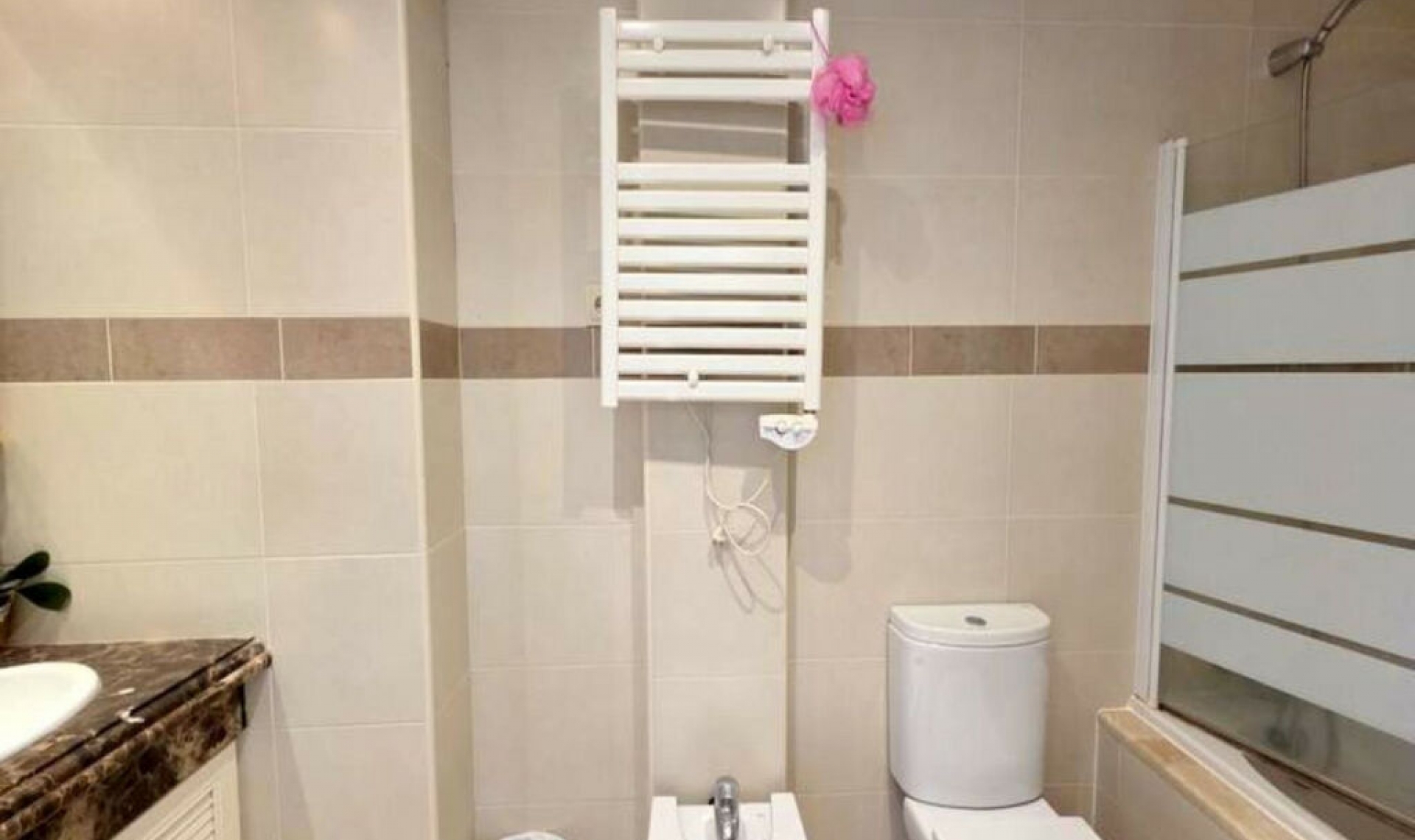 Resale - House -
Estepona