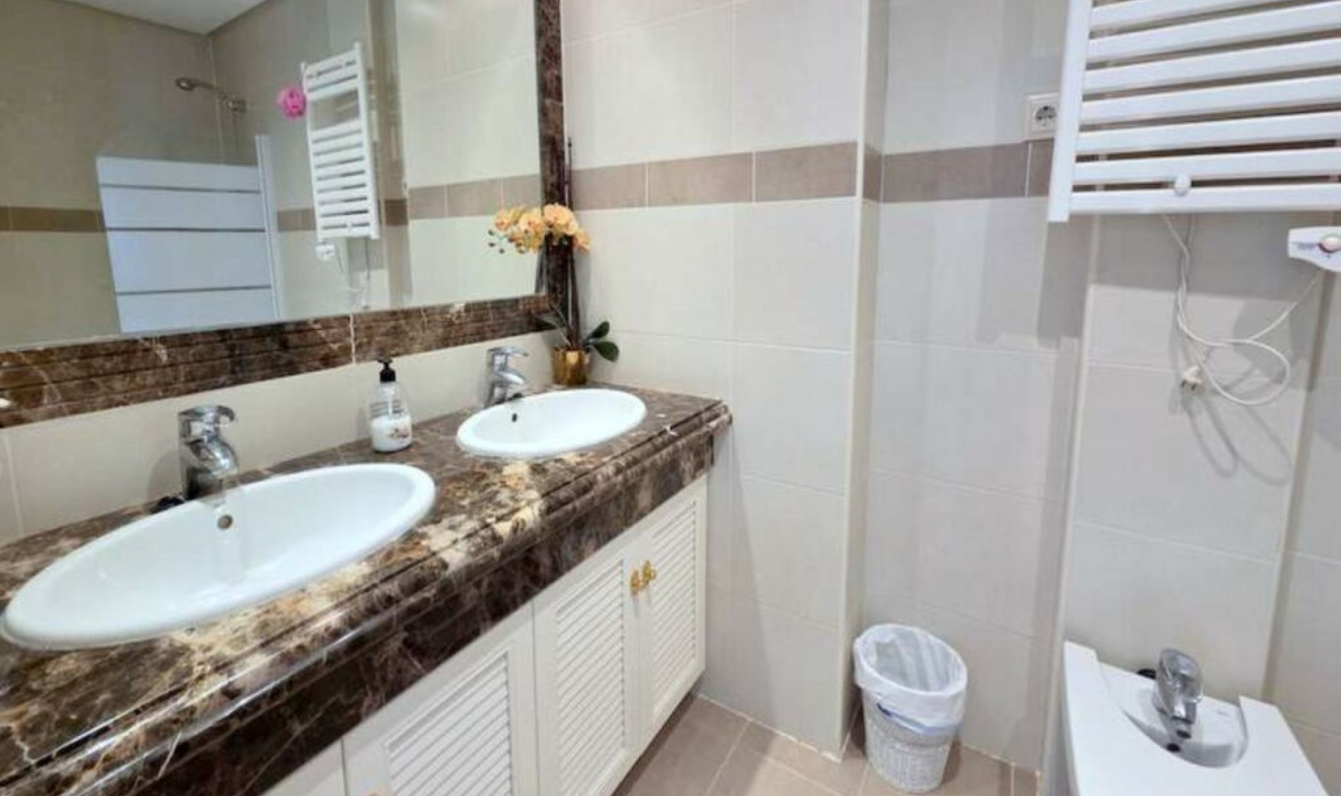 Resale - House -
Estepona