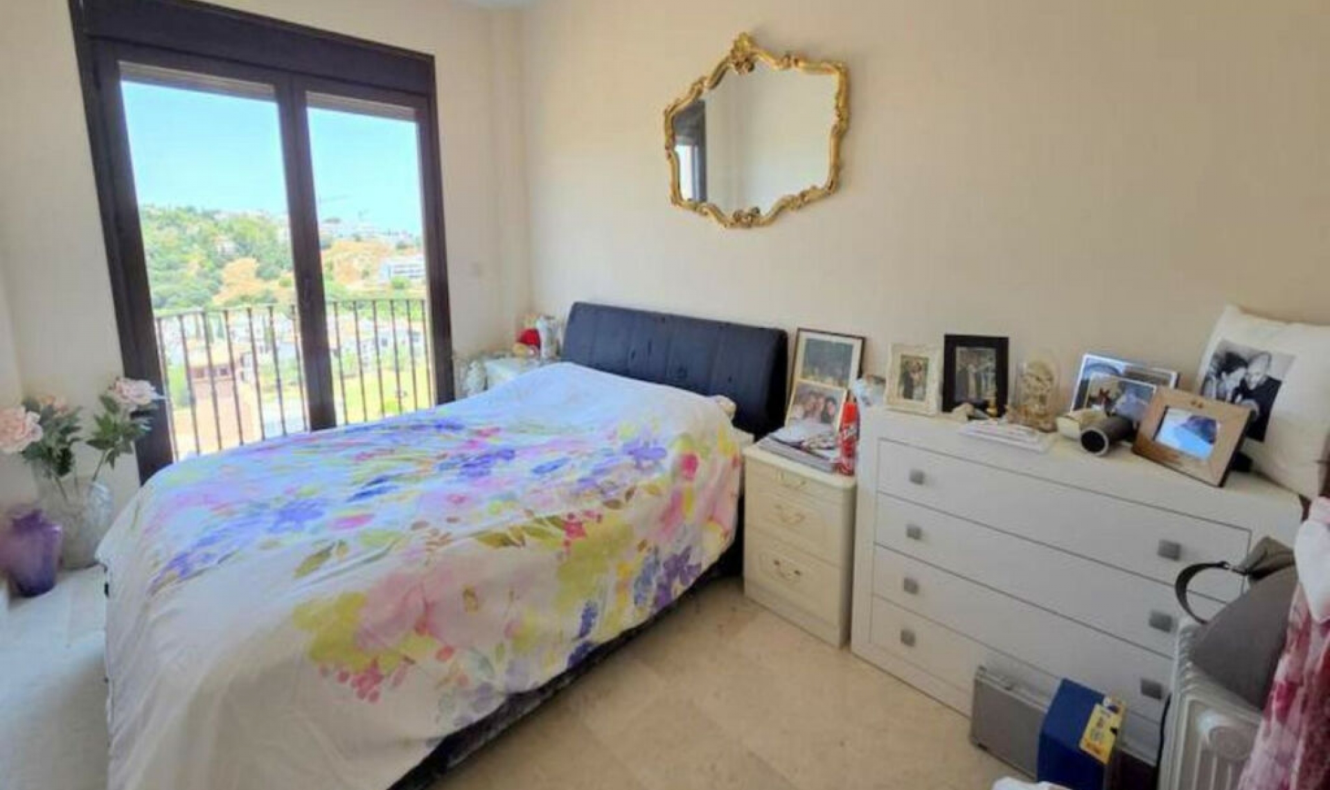 Resale - House -
Estepona
