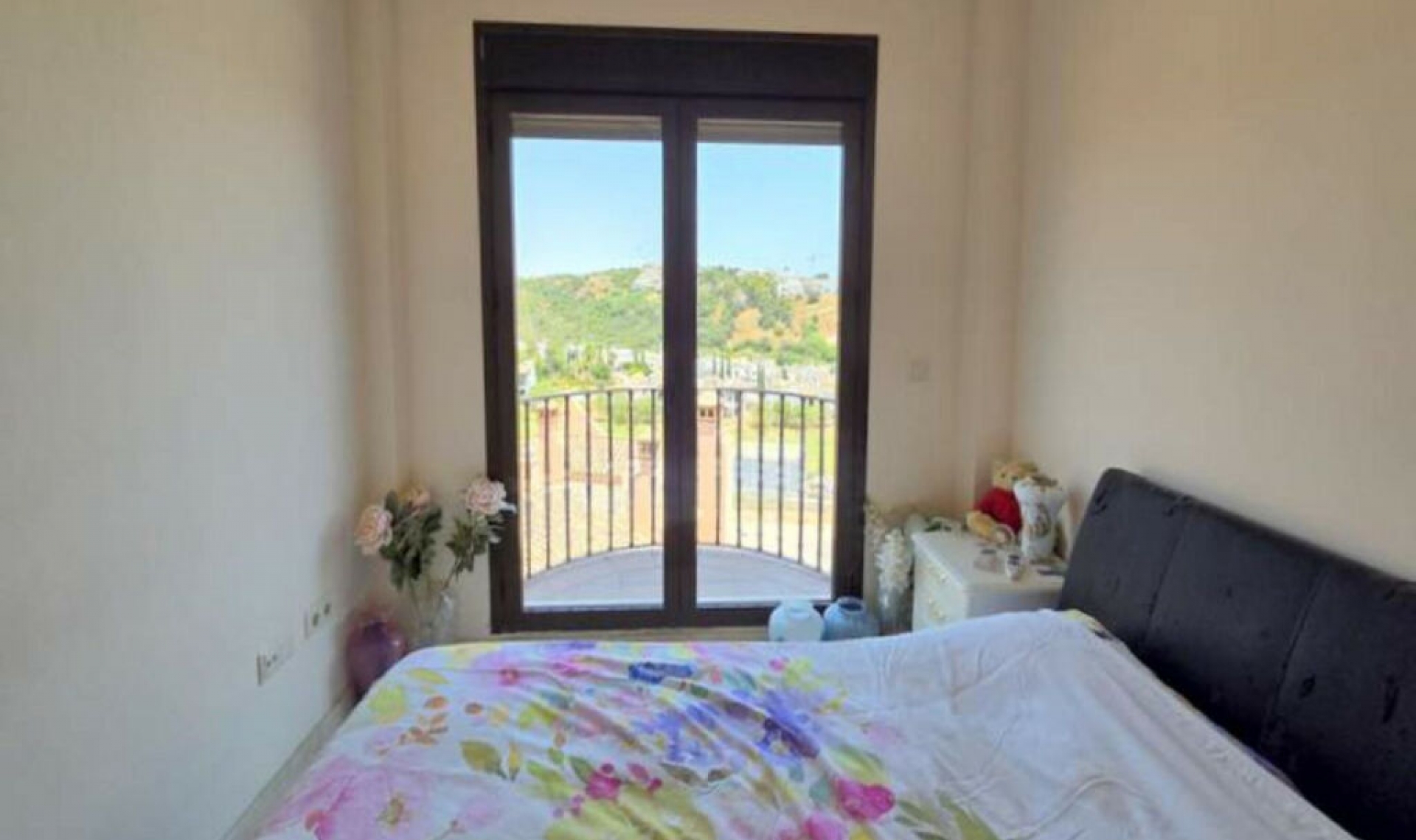 Resale - House -
Estepona