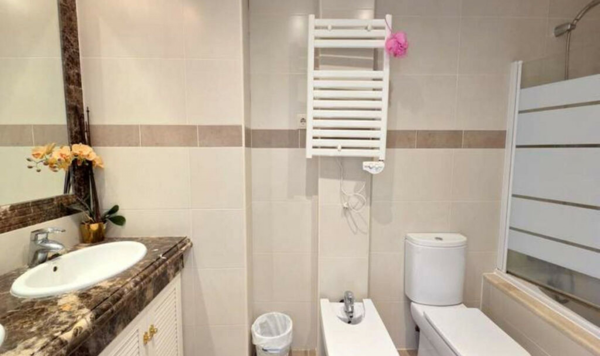 Resale - House -
Estepona