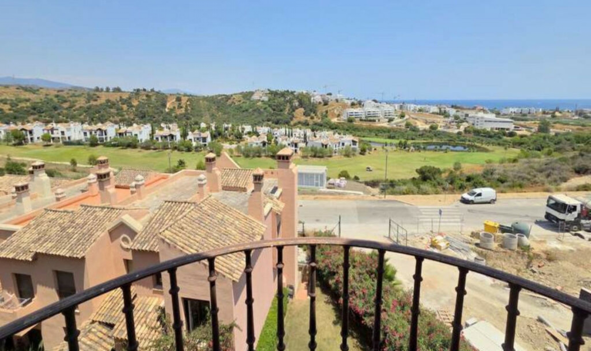 Resale - House -
Estepona