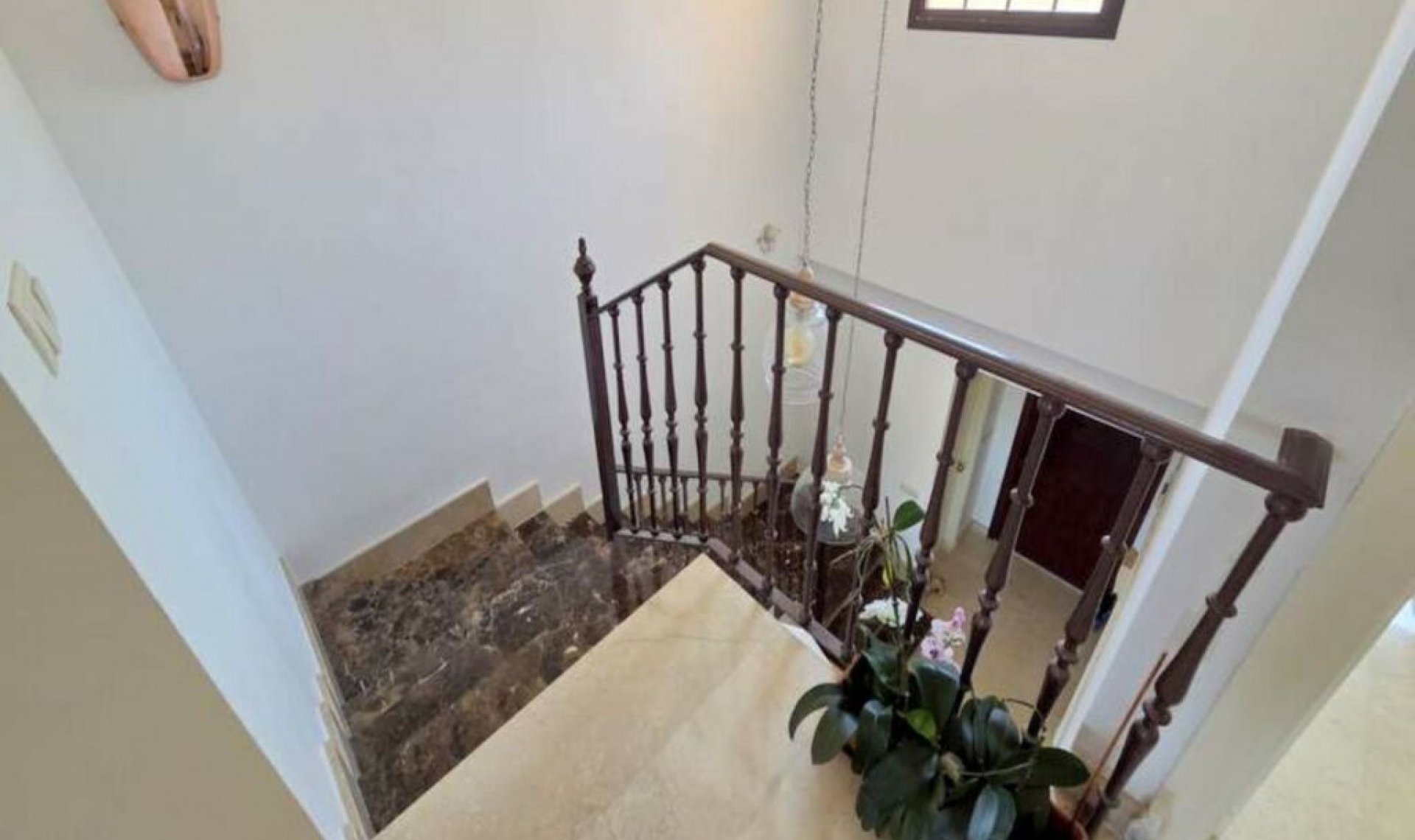Resale - House -
Estepona