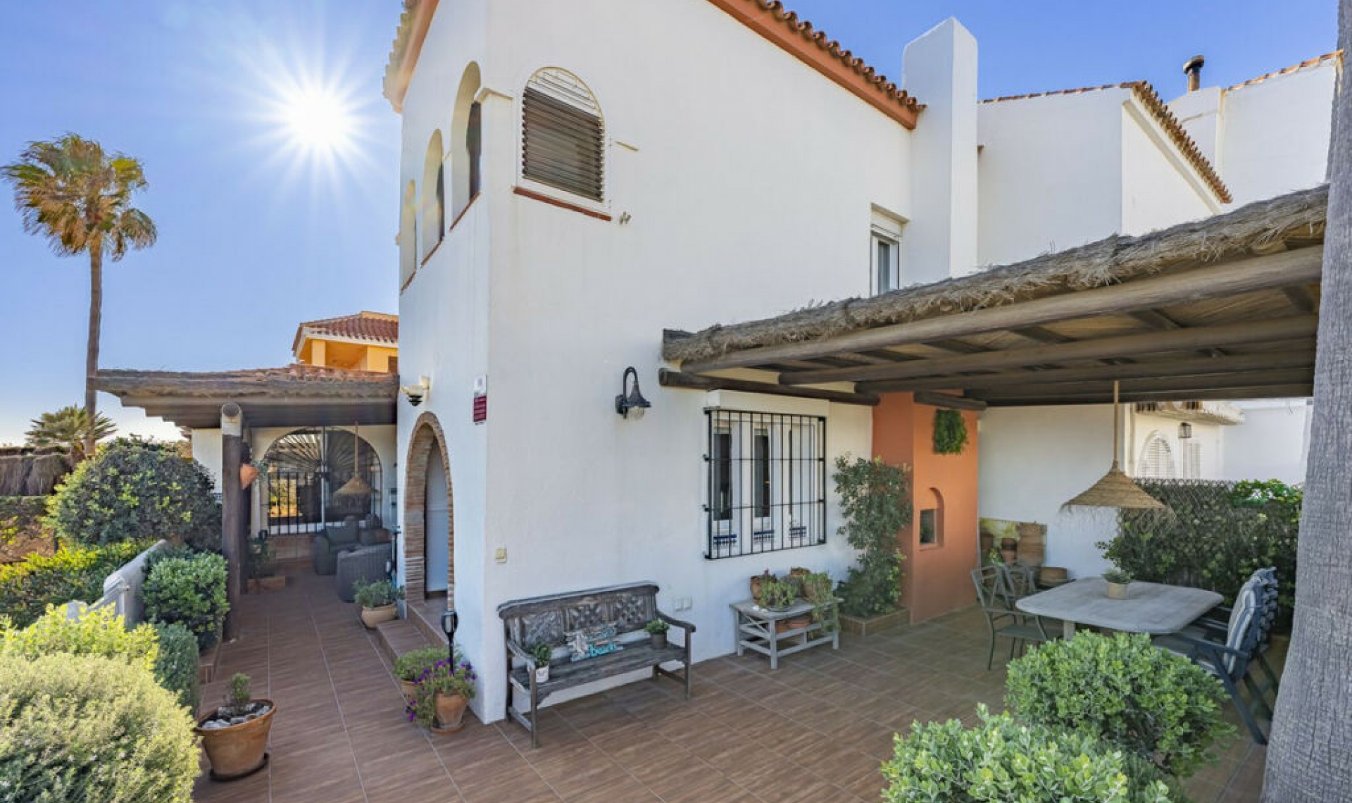 Resale - House -
Estepona