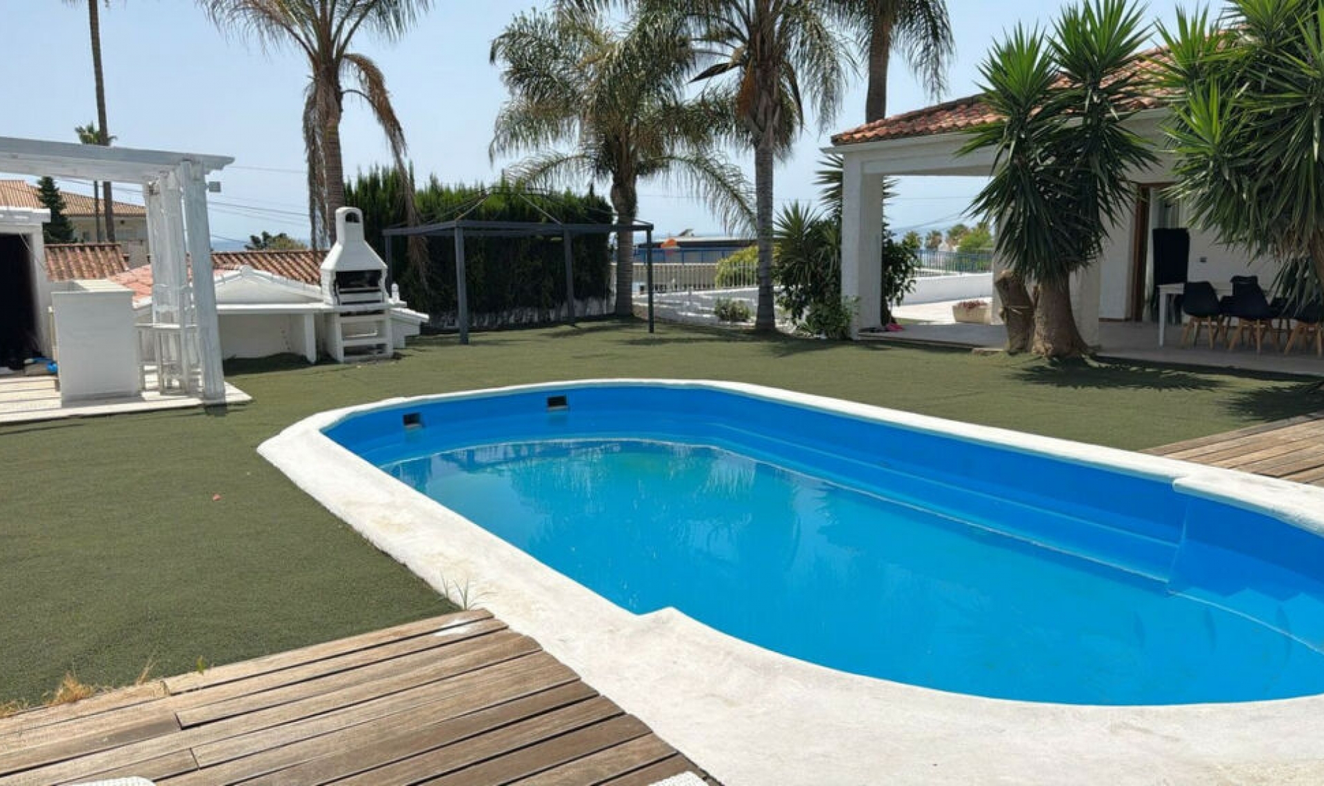 Resale - House -
Estepona