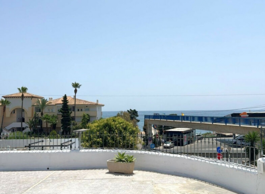 Resale - House -
Estepona