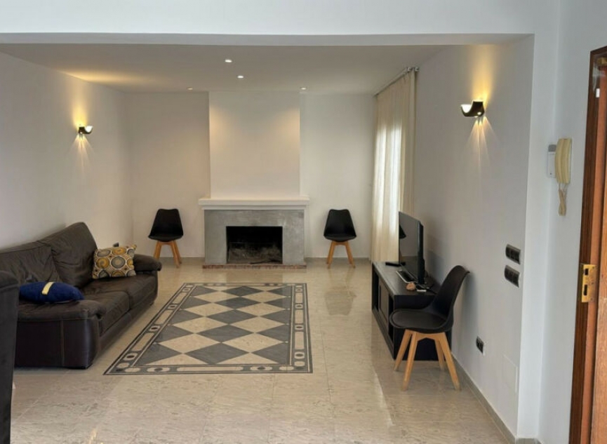 Resale - House -
Estepona
