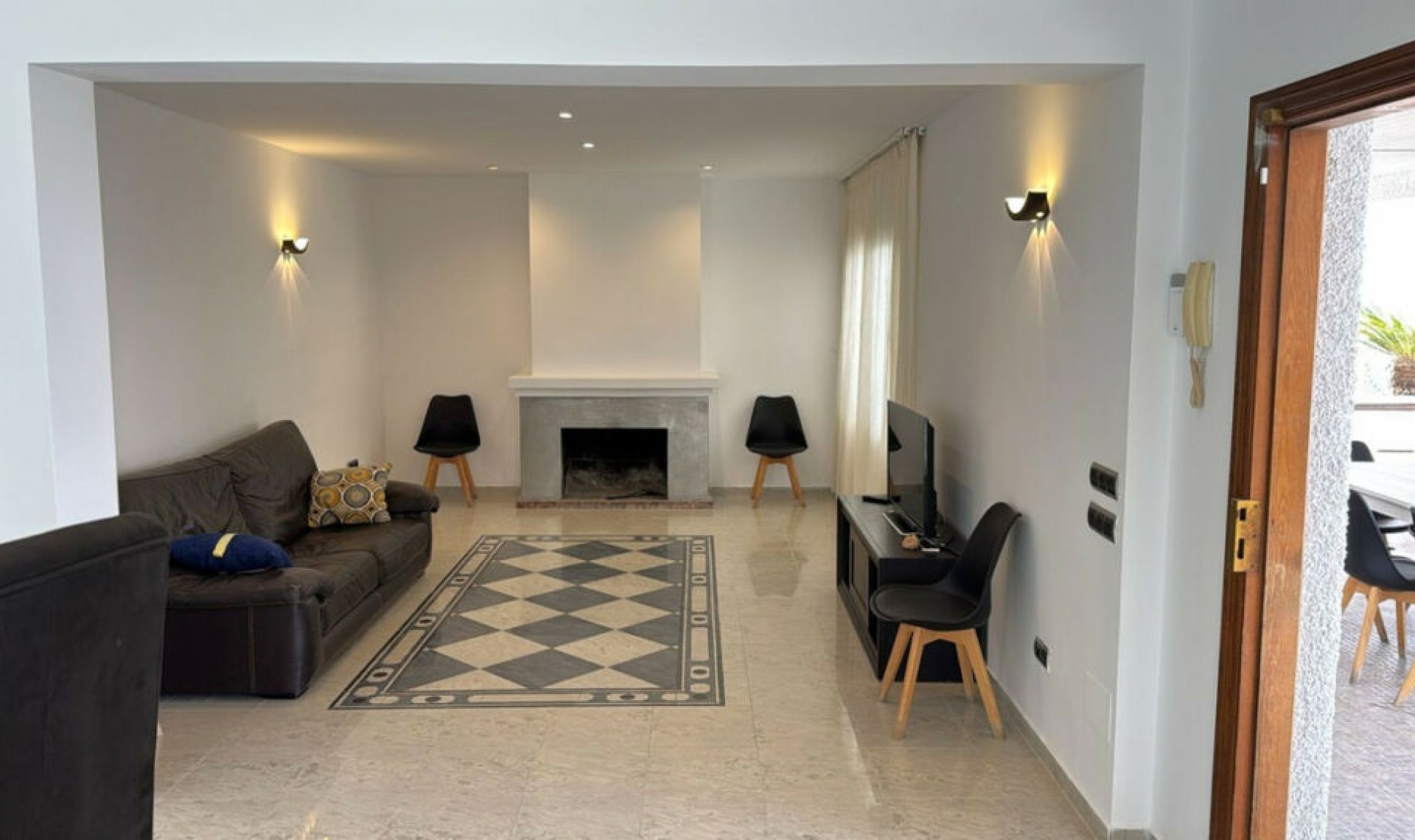 Resale - House -
Estepona