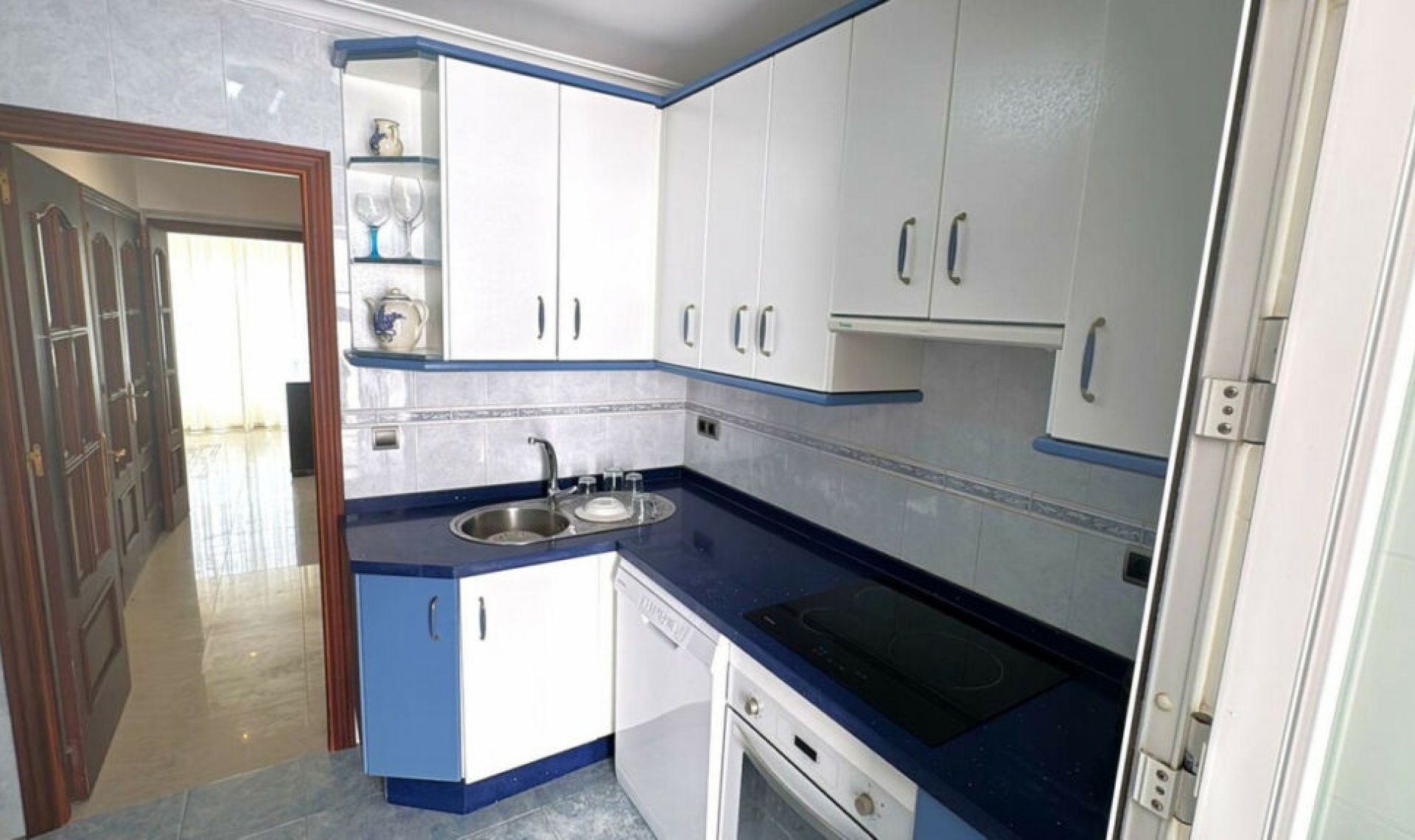 Resale - House -
Estepona