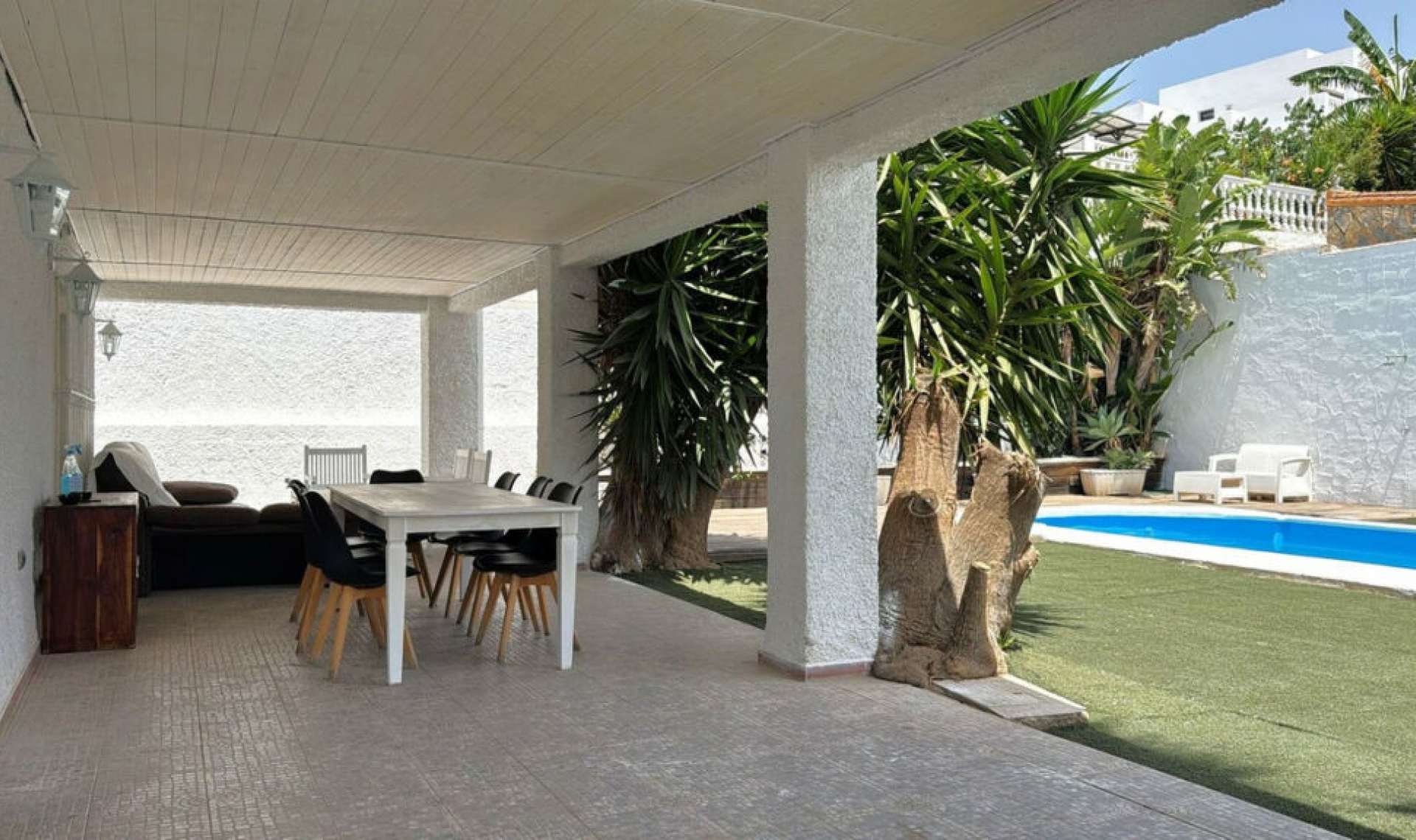 Resale - House -
Estepona