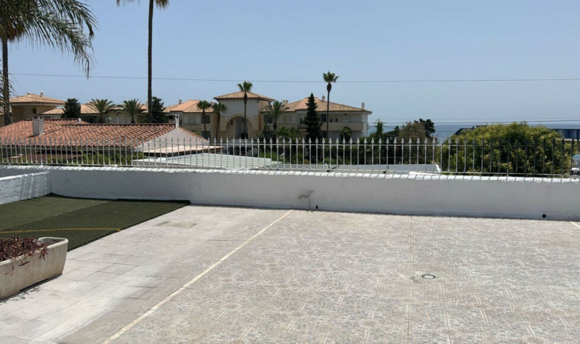 Resale - House -
Estepona