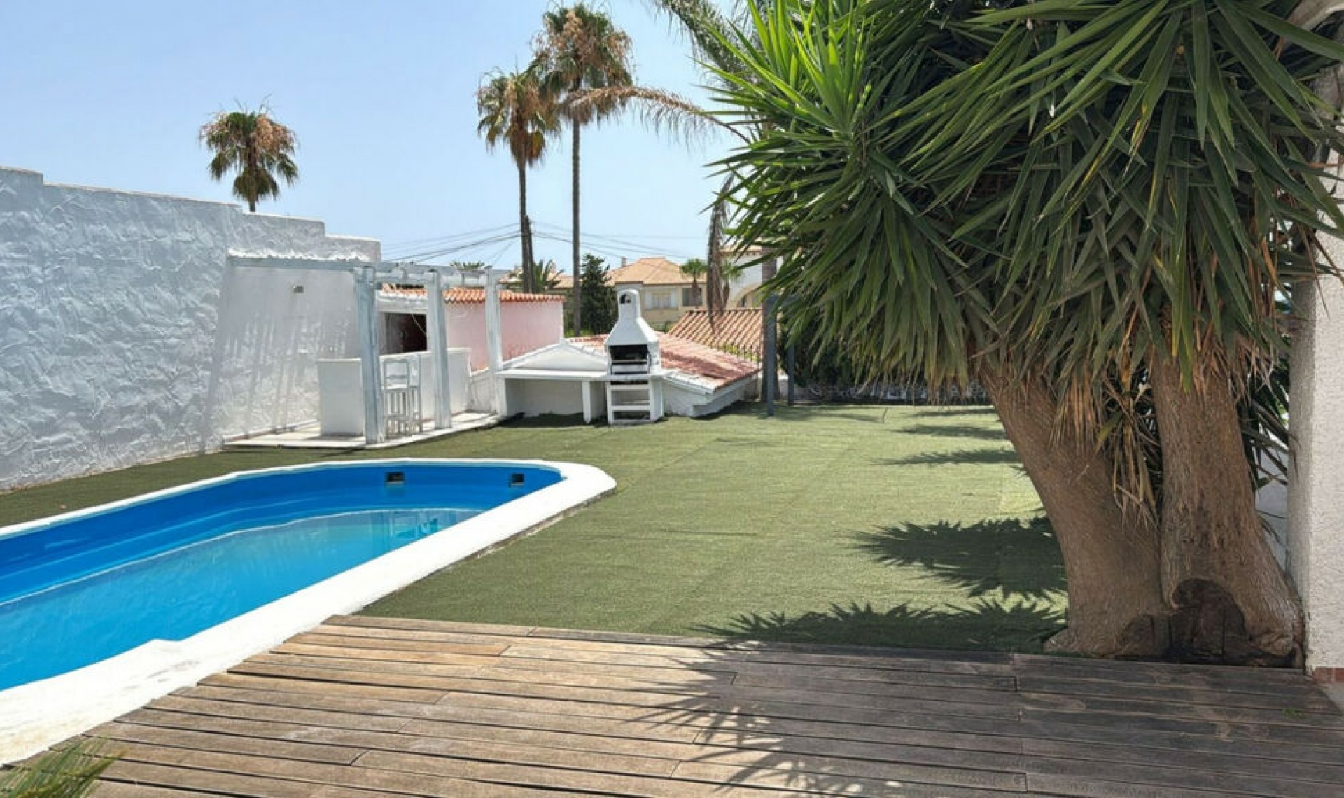 Resale - House -
Estepona