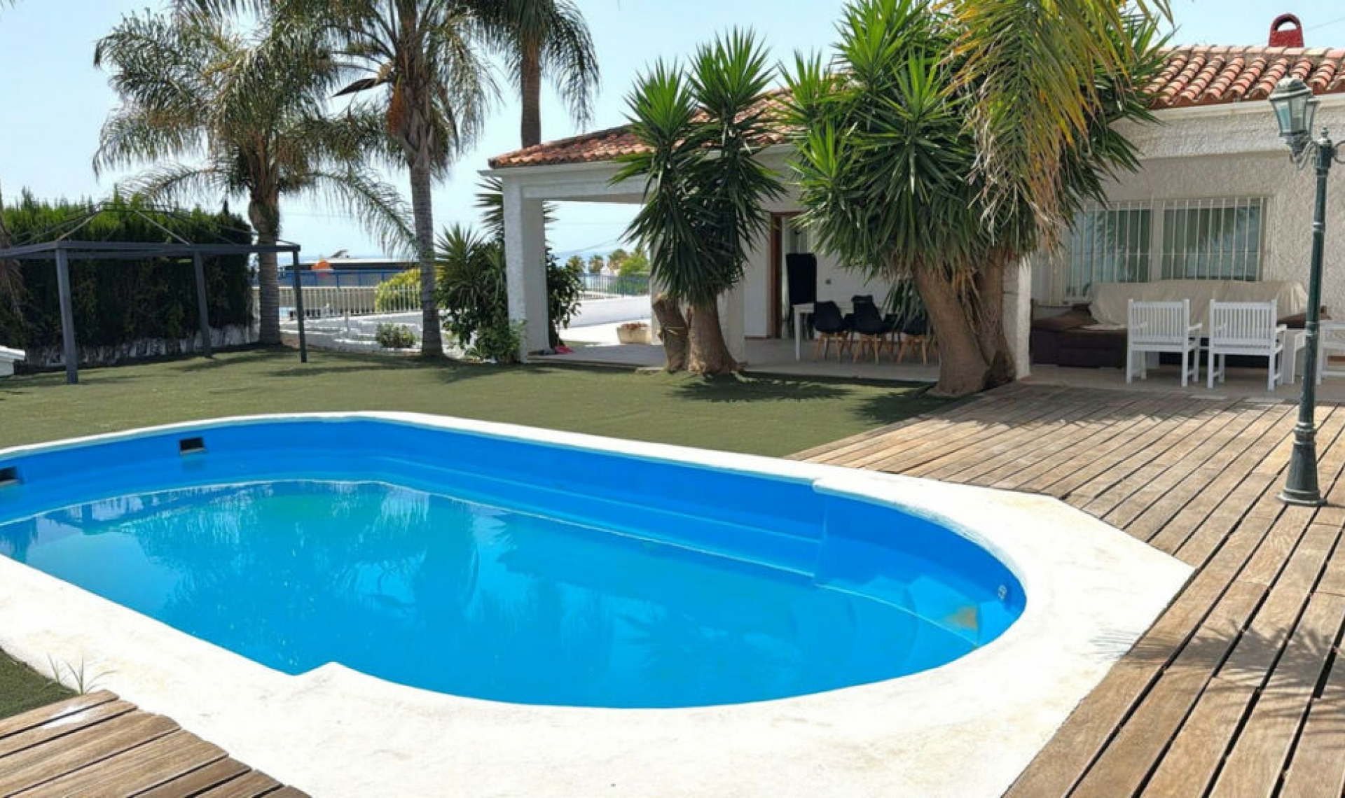 Resale - House -
Estepona