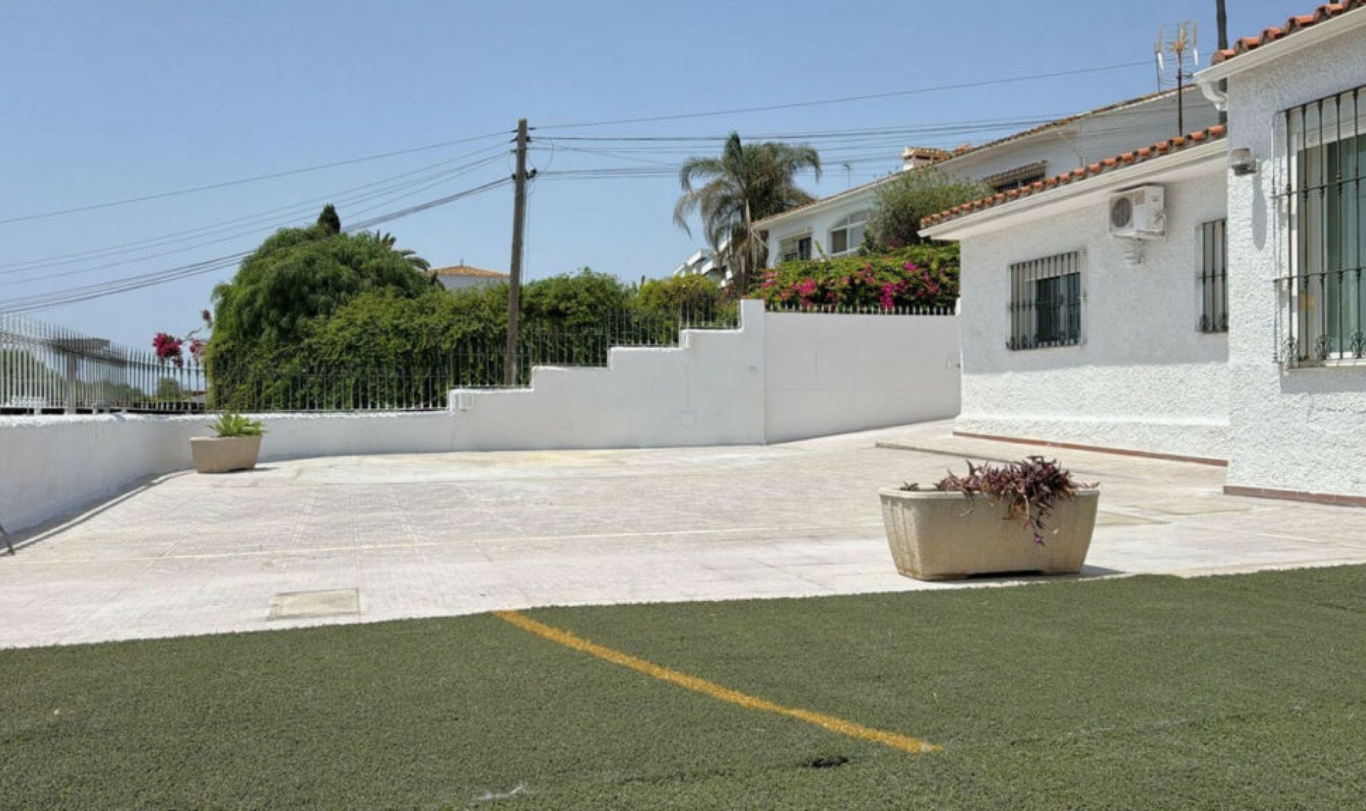Resale - House -
Estepona