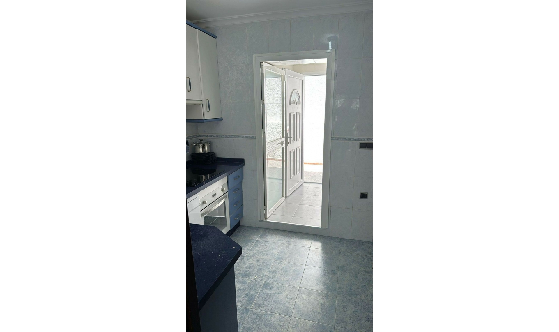 Resale - House -
Estepona