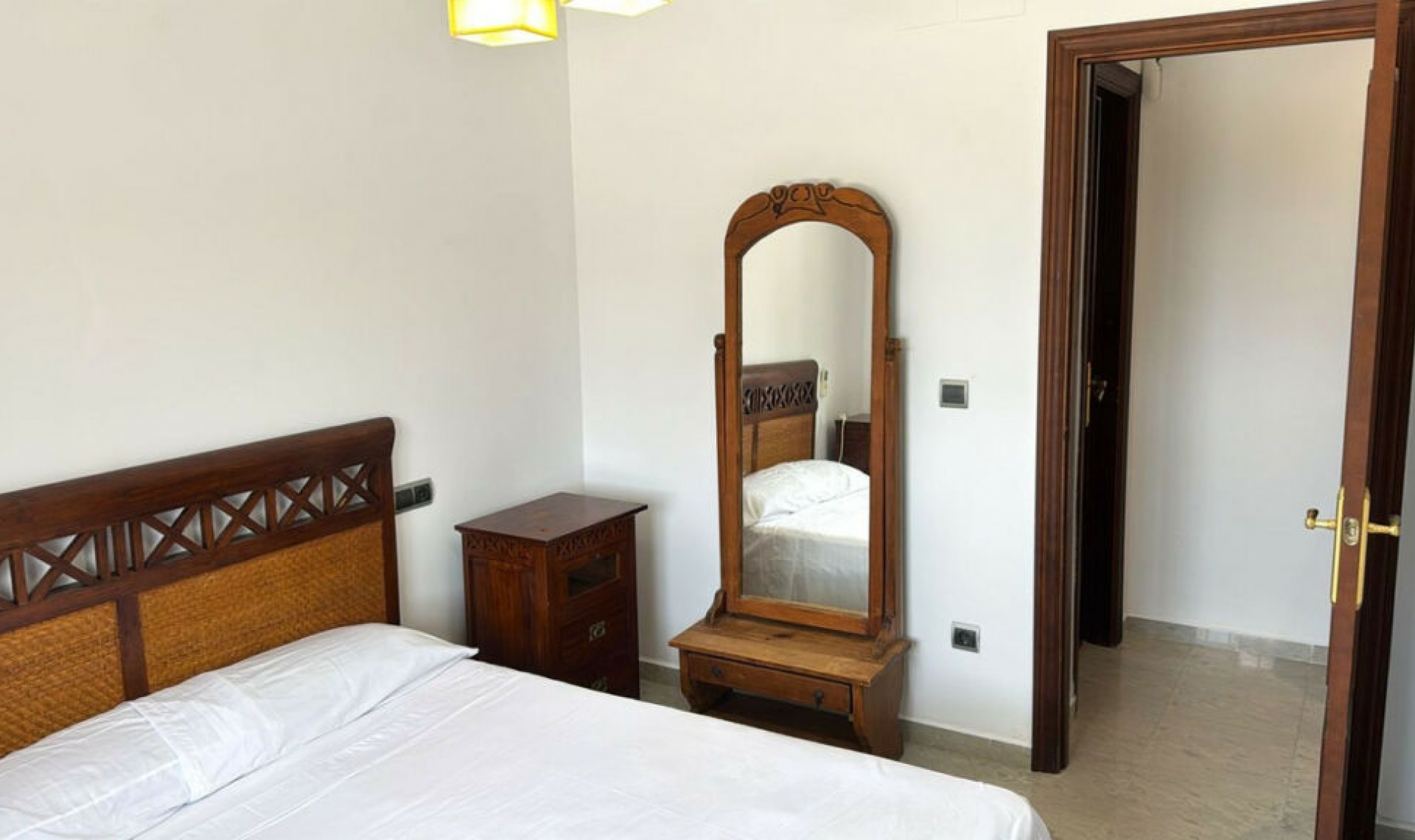 Resale - House -
Estepona