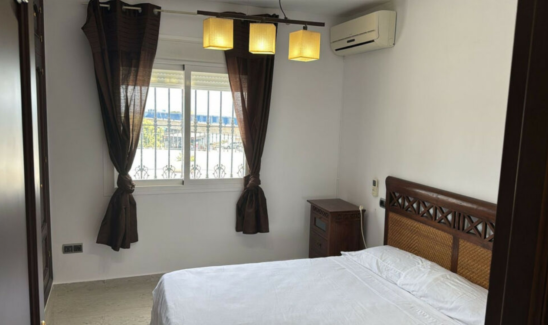 Resale - House -
Estepona
