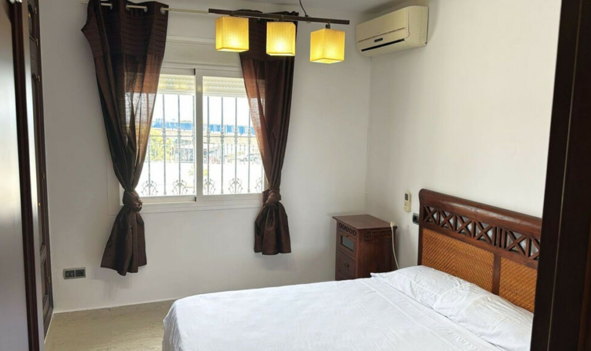 Resale - House -
Estepona