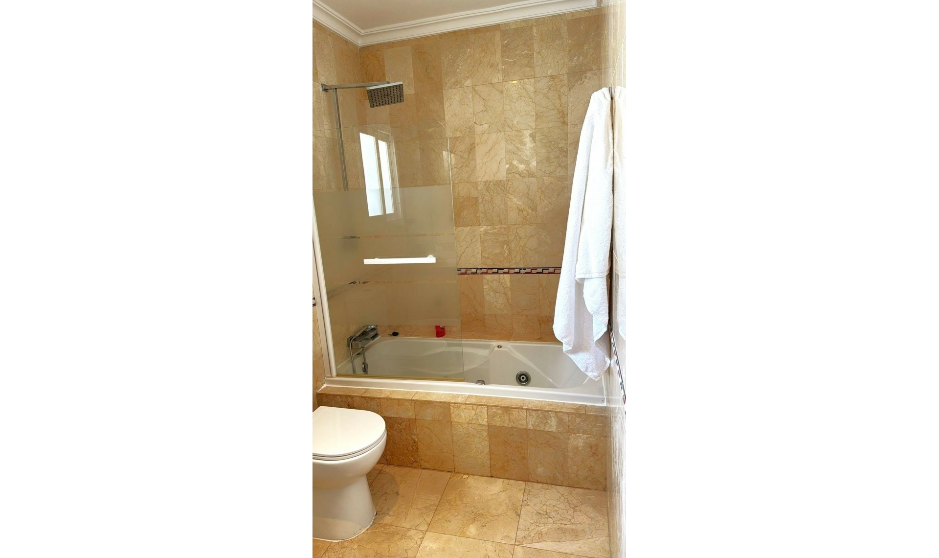 Resale - House -
Estepona