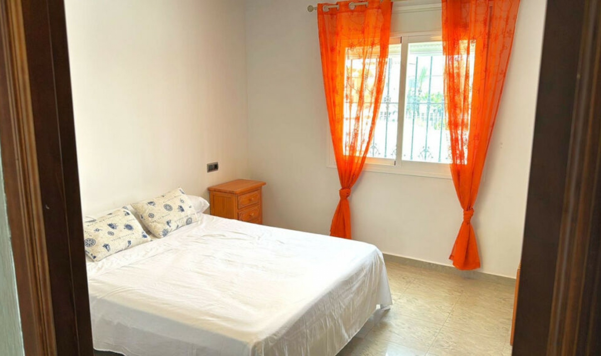 Resale - House -
Estepona
