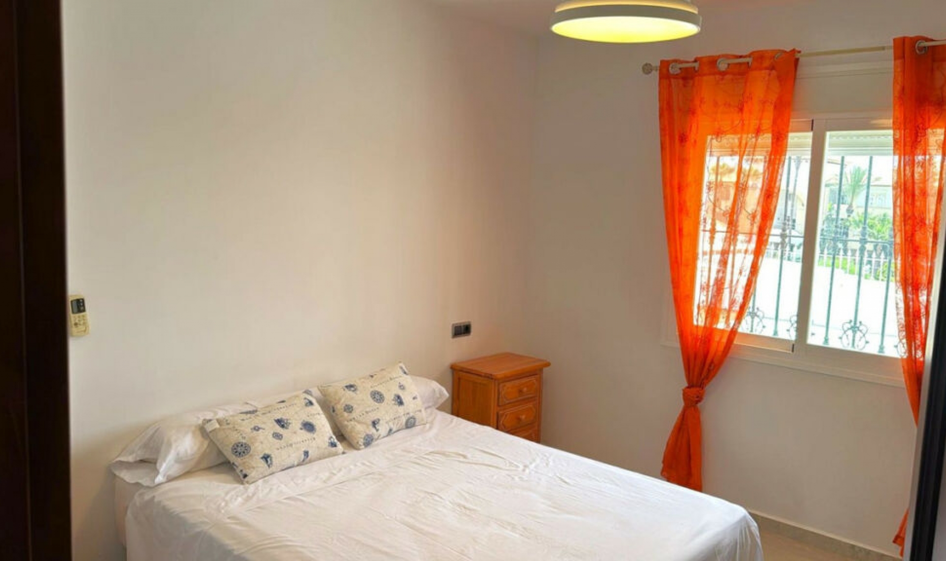 Resale - House -
Estepona
