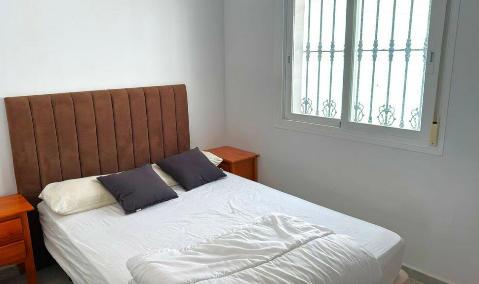 Resale - House -
Estepona