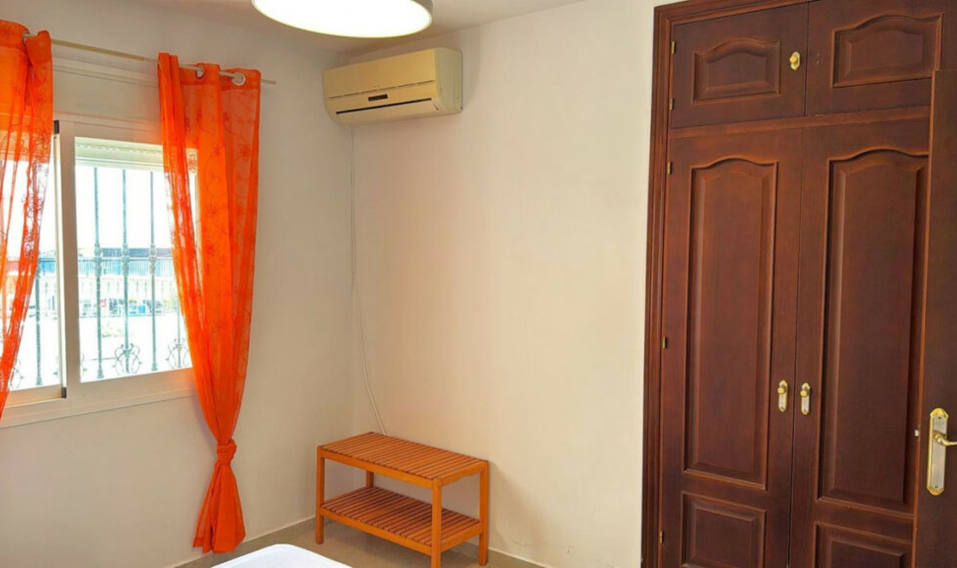 Resale - House -
Estepona