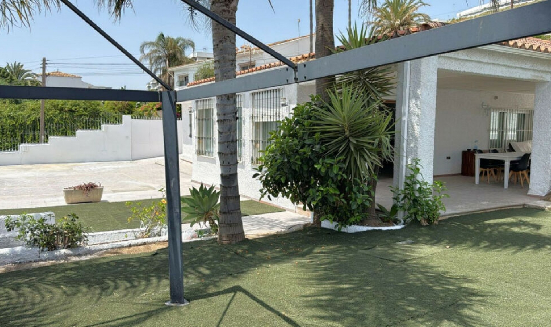 Resale - House -
Estepona